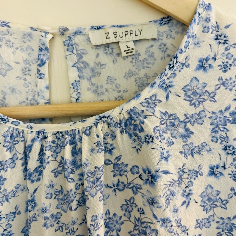 Z Supply Nylah Tropez Cottagecore Light Blue White Cropped Floral Top Size L - Picture 5 of 15